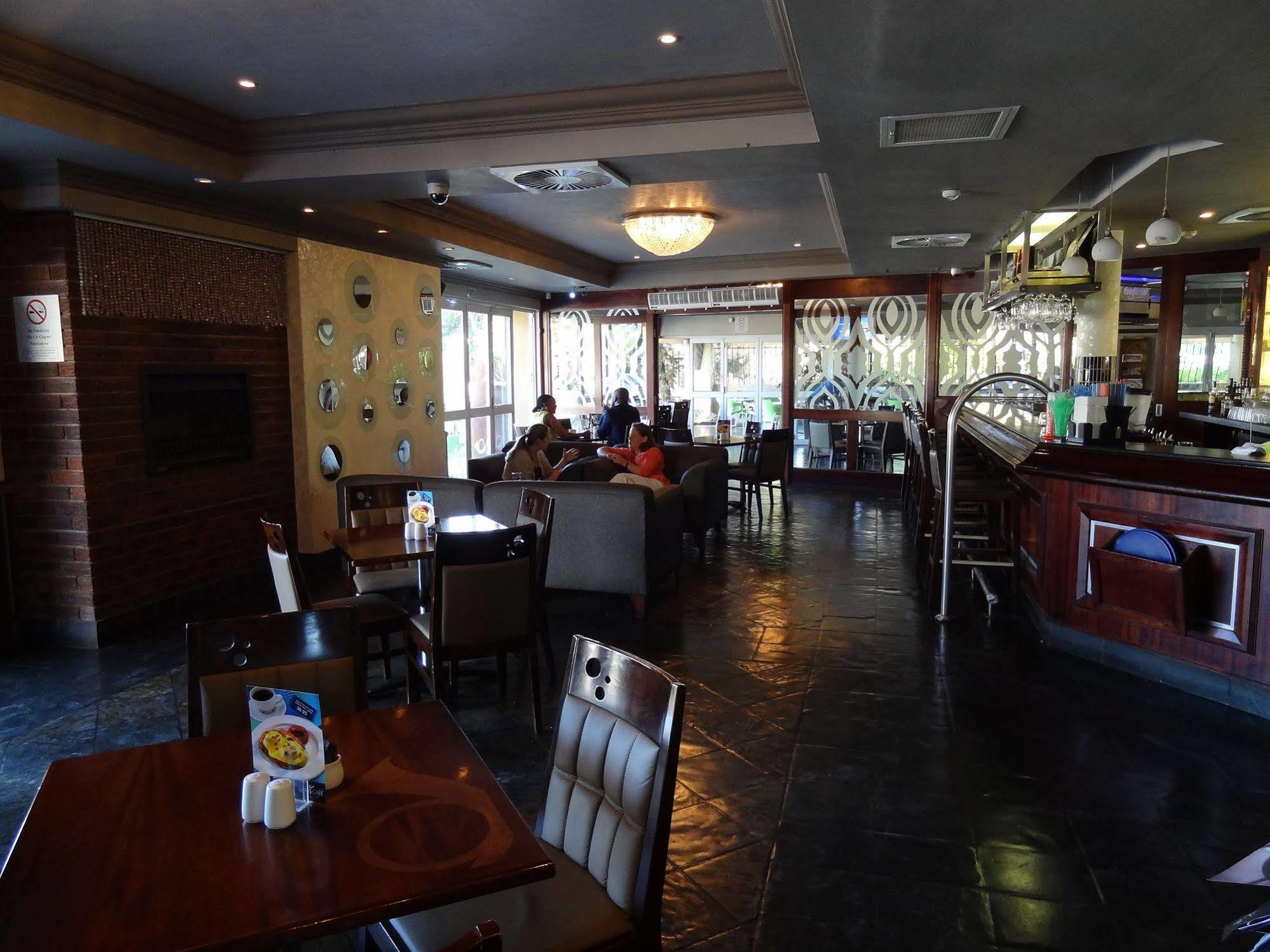 Peermont Mondior Hotel Gaborone Eksteriør billede